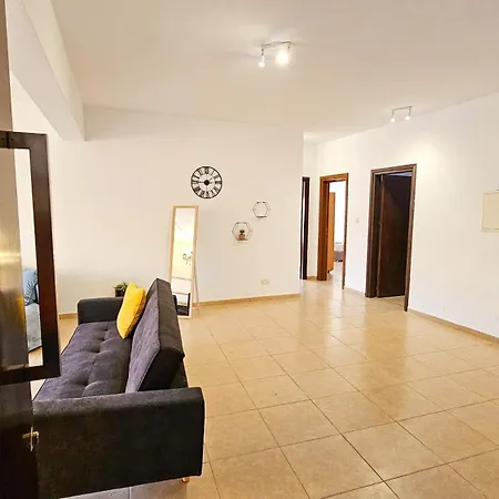 Sky Line Apartment, 150m From Chabad Lubavitch * ラルナカ